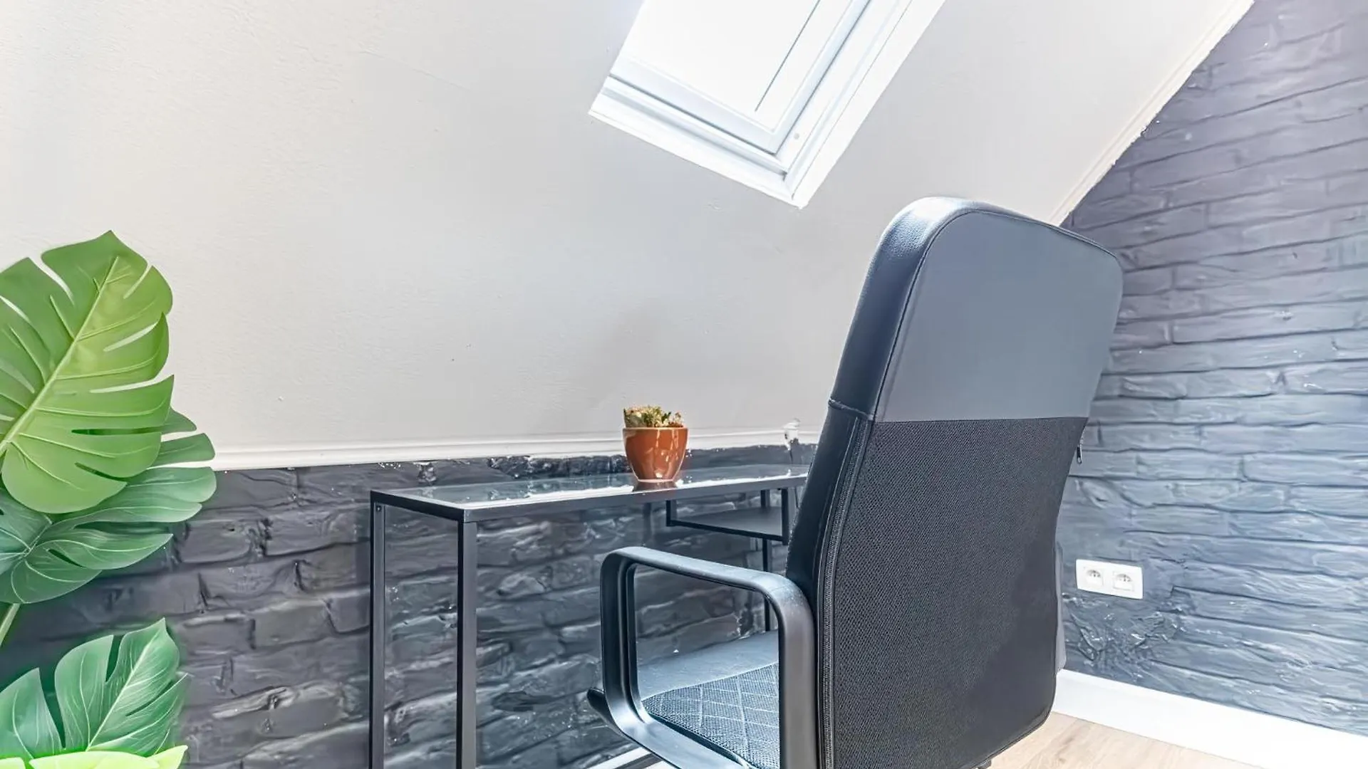 Lovely & Comfortable Studio Apartments At Heart Of Gent