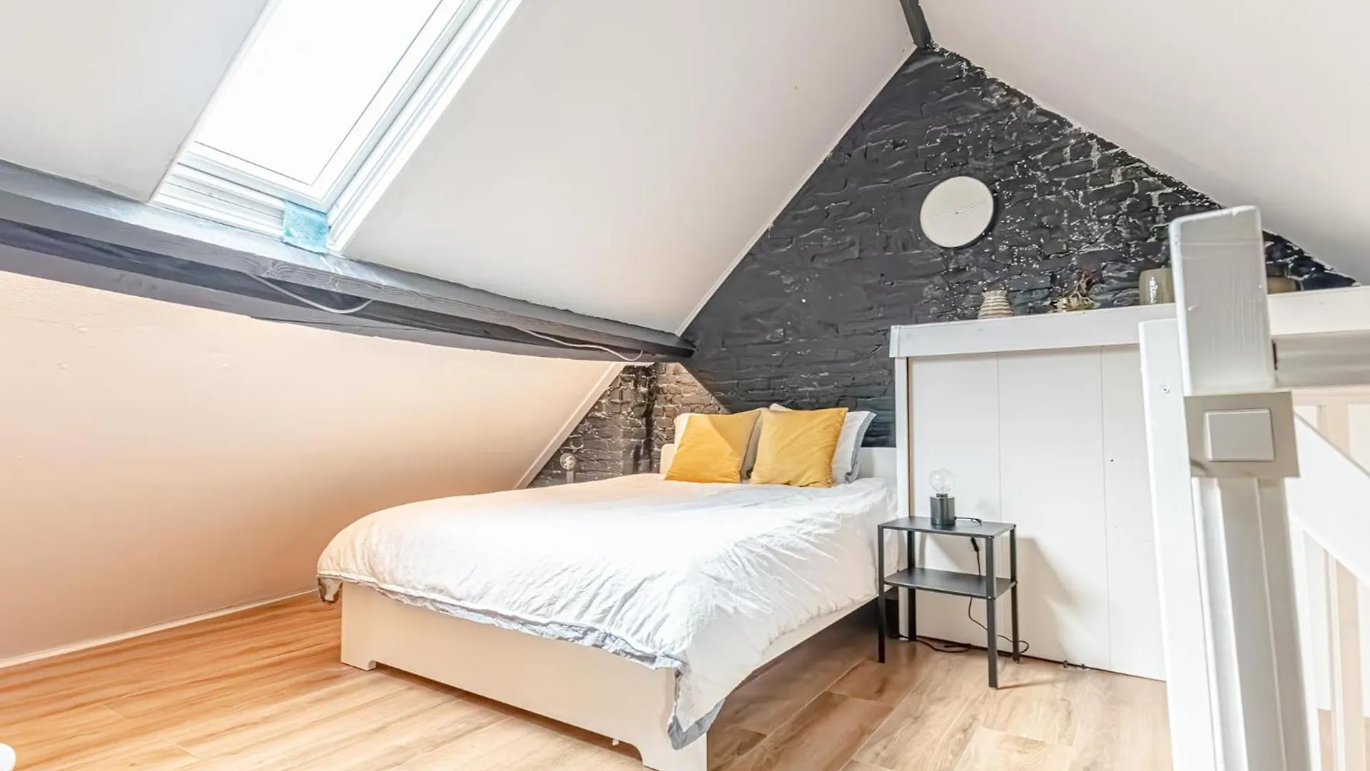 Lovely & Comfortable Studio Apartments At Heart Of Gent