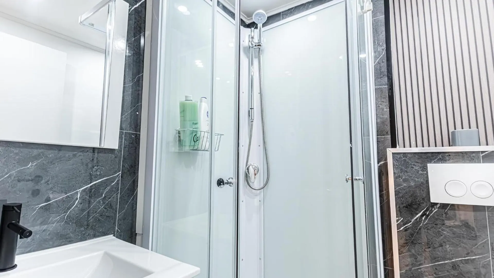 Lovely & Comfortable Studio Apartments At Heart Of Gent 0*,  Belgien