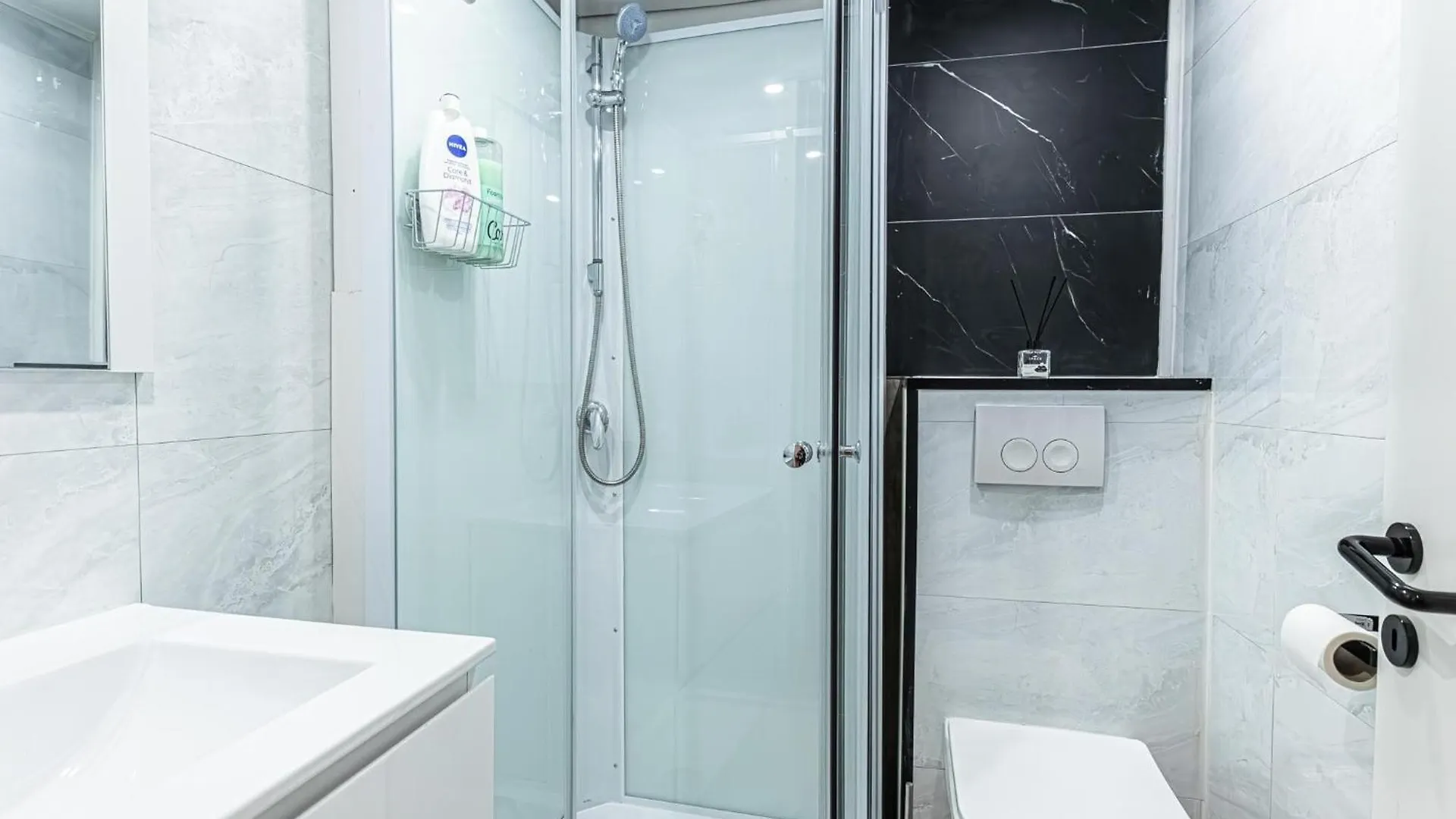 Lovely & Comfortable Studio Apartments At Heart Of Gent