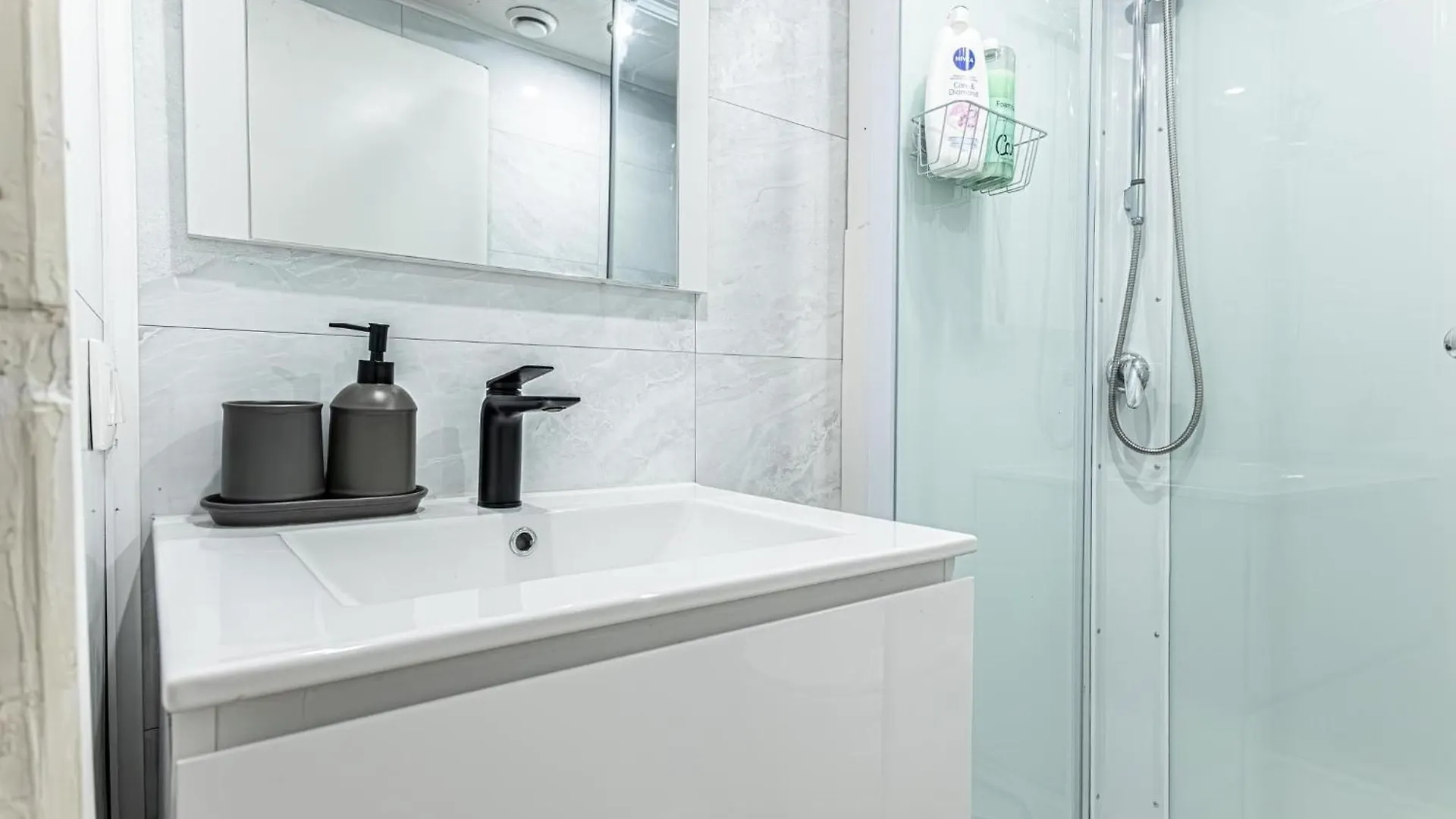 Lovely & Comfortable Studio Apartments At Heart Of Gent