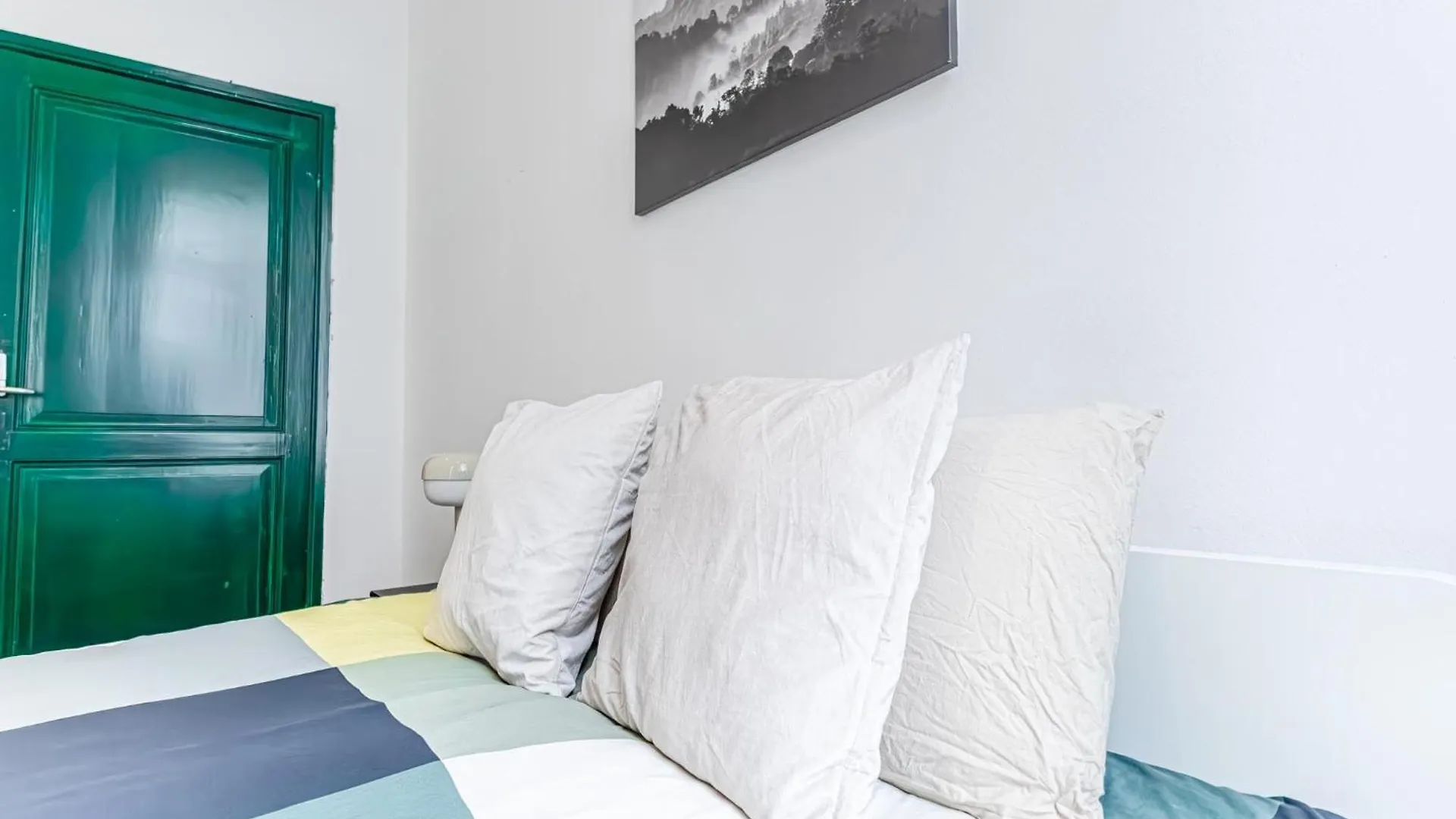 Lovely & Comfortable Studio Apartments At Heart Of Gent