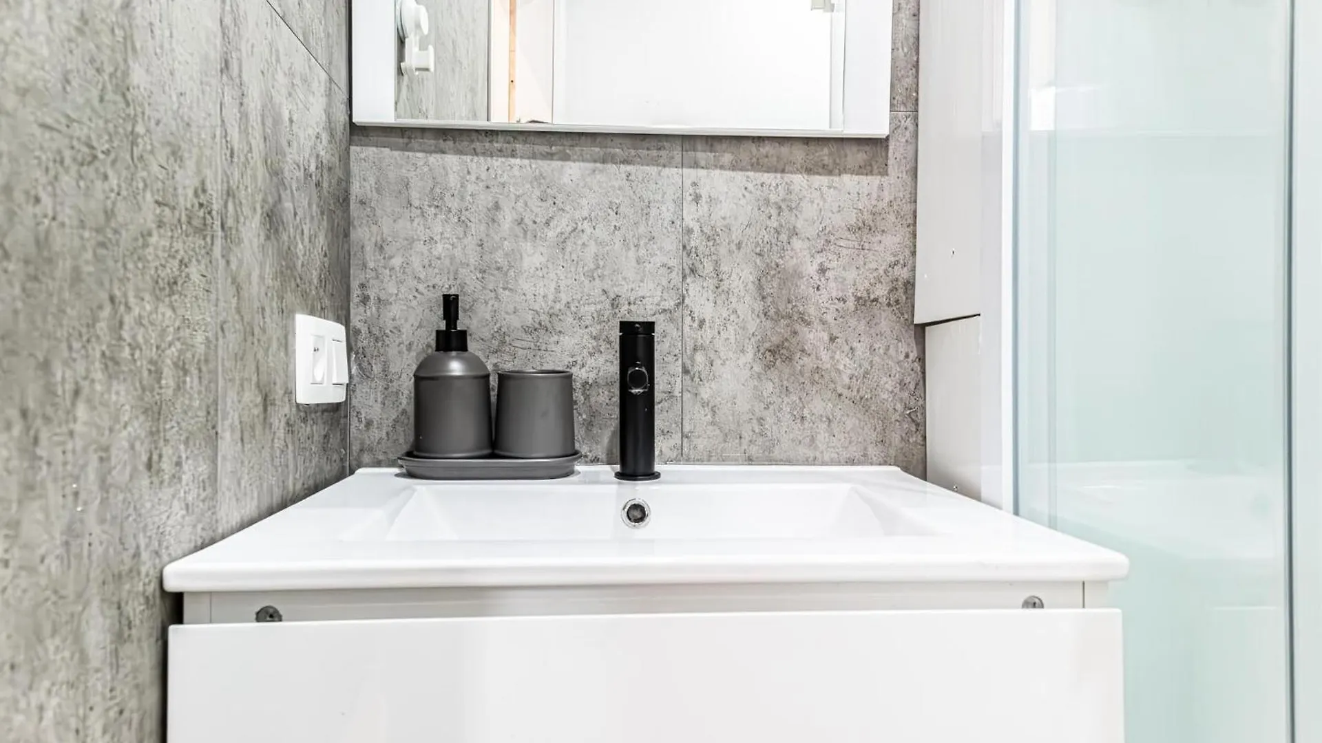 Lovely & Comfortable Studio Apartments At Heart Of Gent